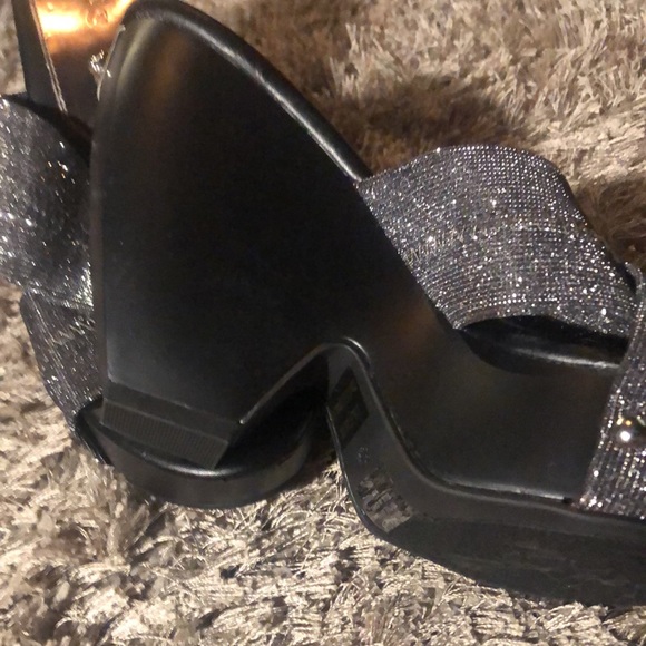 Shoes - Picture 7 of 7